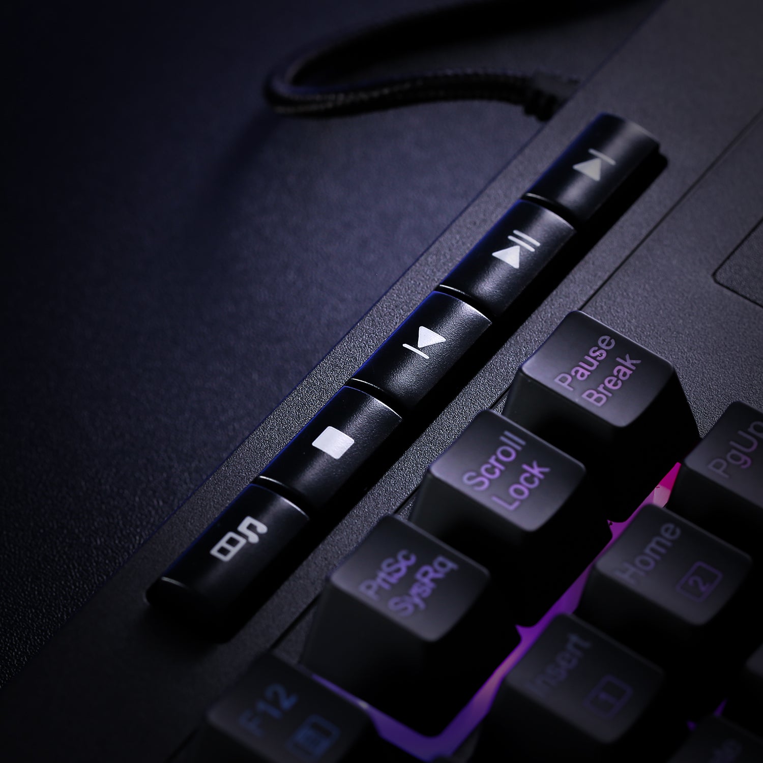 Papan Kekunci Permainan Membran RGB Redragon K512 SHIVA dengan Kekunci Multimedia, 6 Kekunci Makro On-Board Tambahan, Kawalan Media Khusus, Tempat Letak Pergelangan Tangan Boleh Tanggal