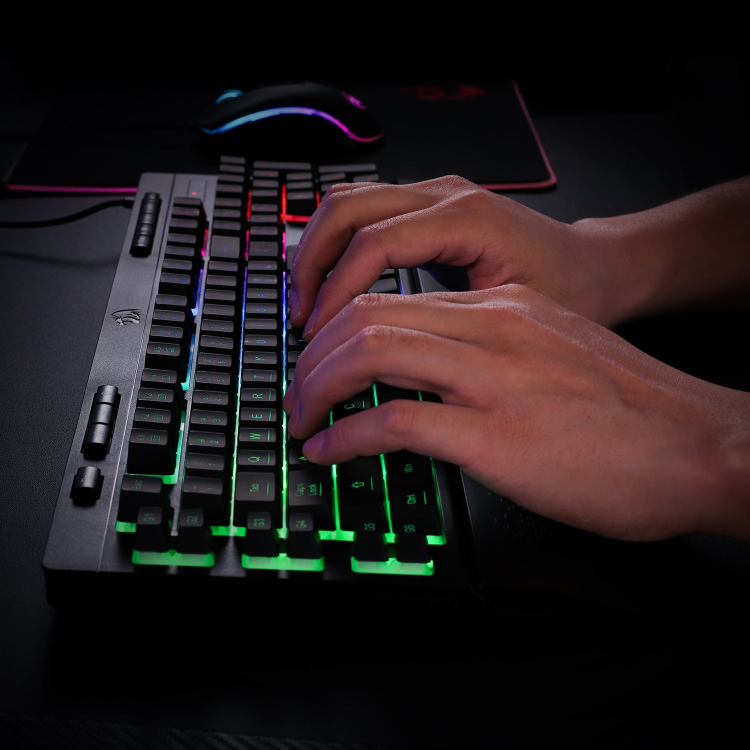 Papan Kekunci Permainan Membran RGB Redragon K512 SHIVA dengan Kekunci Multimedia, 6 Kekunci Makro On-Board Tambahan, Kawalan Media Khusus, Tempat Letak Pergelangan Tangan Boleh Tanggal