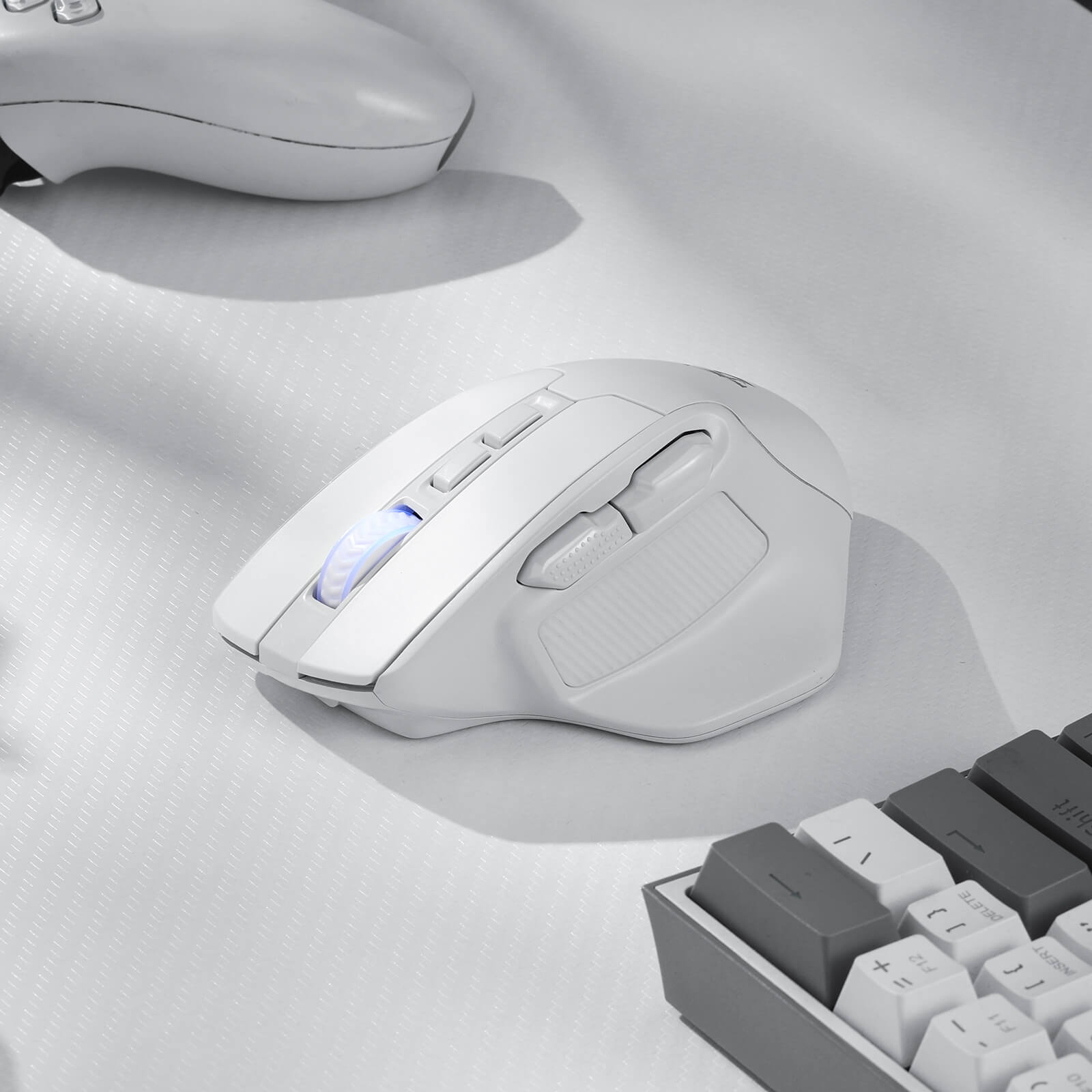 Tetikus Permainan Wayarles Redragon M806, 7 Butang Boleh Diprogramkan Tetikus Pemain RGB Berwayar dengan Sambungan 3 Mod, BT & Wayarles 2.4G, Binaan Genggaman Semula Jadi Ergonomik, Perisian Menyokong Ikatan Kunci & Lampu Latar DIY